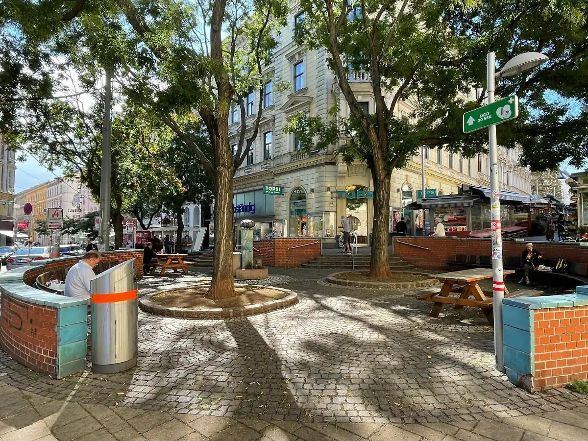 Cosy Apartment Located At Famous Vienna Kutschkermarkt