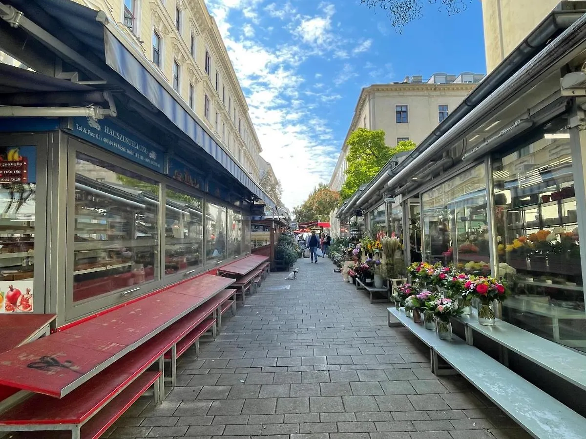 Cosy Apartment Located At Famous Vienna Kutschkermarkt